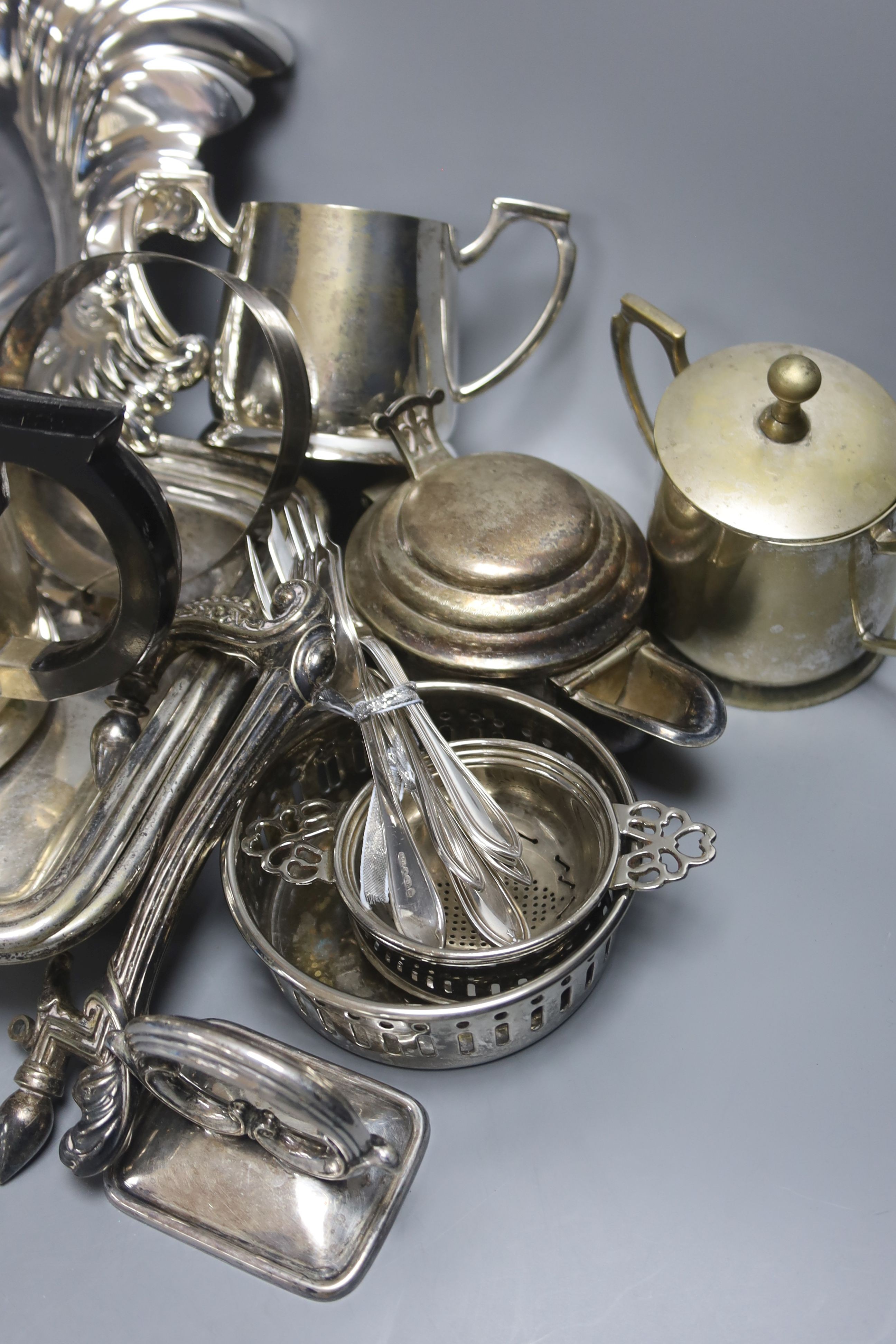 Assorted plated wares including hotel plate, entree dish and cover and claret jug mounts.
